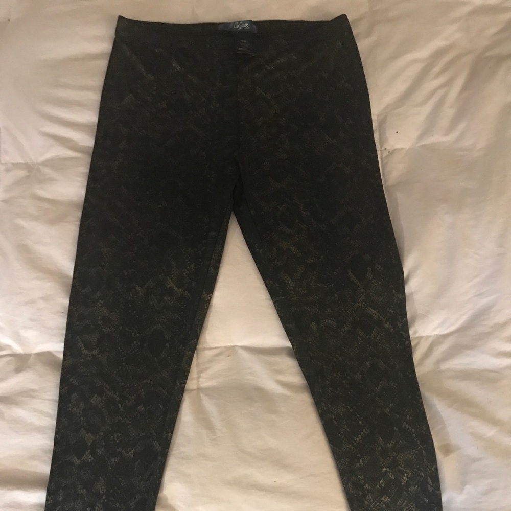 🏷City Streets Snakeskin Leggings/Spandex